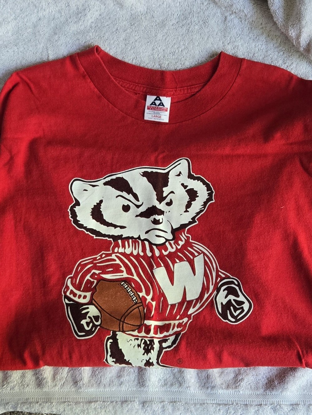 Vintage Adult Red Wisconsin Badger Graphic Tee - University Mascot Shirt